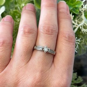 10k white gold ring with diamonds sz 7